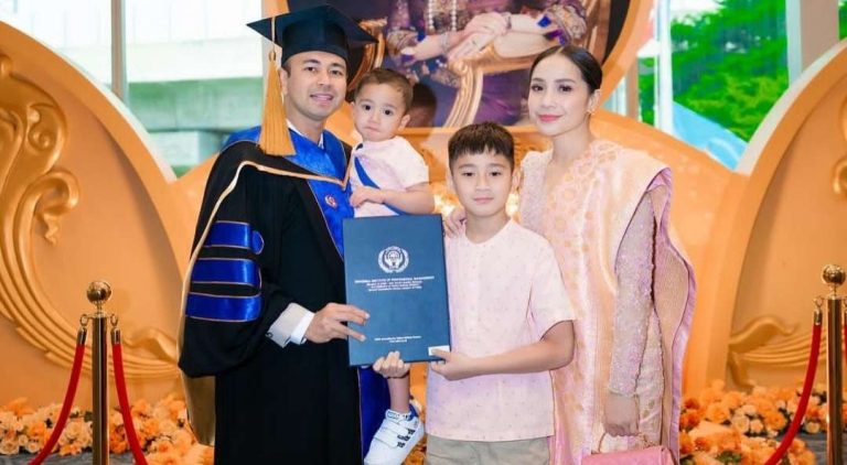 Raffi Ahmad Resmi Dinobatkan sebagai Doktor Honoris Causa atas Dedikasinya di Dunia Hiburan
