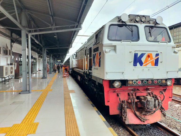 Daftar 30 Kereta Api dari Stasiun Gambir, Rute dan Jadwal Terbaru