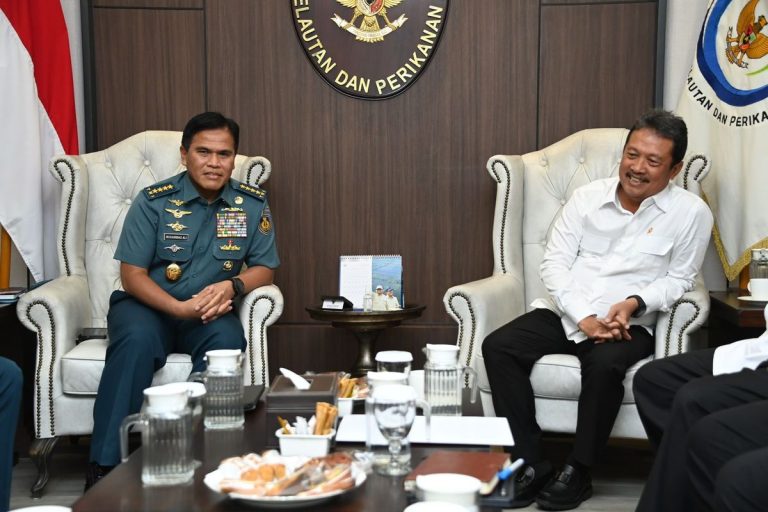 KKP Bongkar Pagar Laut Bersama TNI AL, Menindaklanjuti Instruksi Presiden untuk Keamanan Maritim