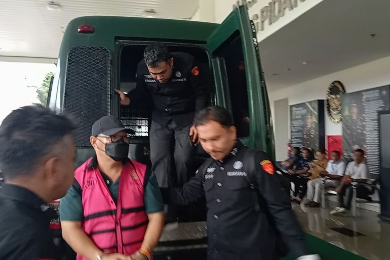 Runtuhnya Keangkuhan, Direktur Gula Era Tom Lembong Bungkam di Mobil Tahanan
