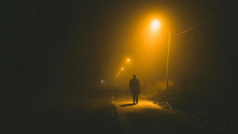 Jalan Kaki Malam Hari, Rahasia Simpel Hempaskan di Lemak Perut