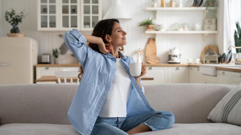 Mengenal Gaya Hidup Slow Living, Menemukan Keseimbangan di Tengah Kesibukan Modern