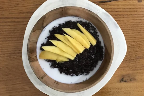 Bubur Ketan Hitam, Puding Tradisional Indonesia yang Kaya Makna